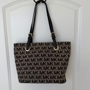 Michael Kors Signature Jet Set Shoulder Tote Tan & Black